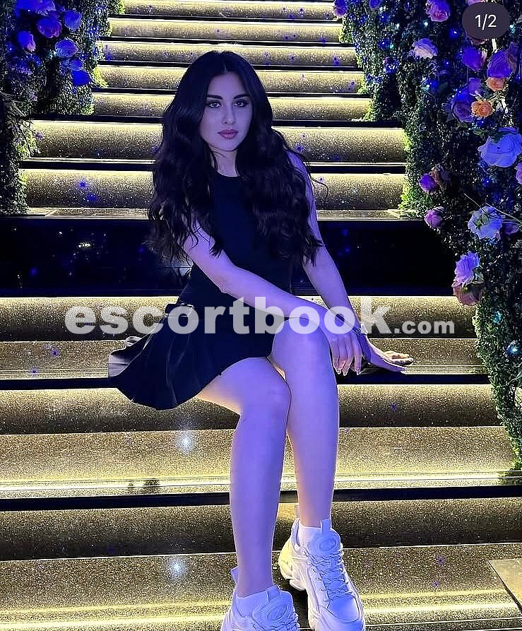 Soni Indian escort in Dubai outcall available for all over uae 